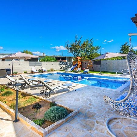 Holiday Home Tower With Private Pool, Sauna And Quads Smilcic Eksteriør bilde