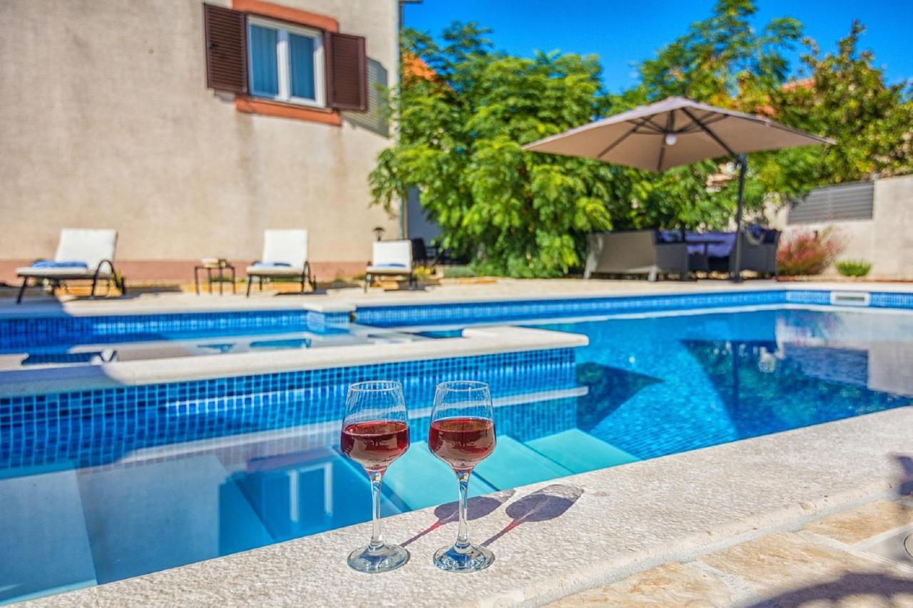Holiday Home Tower With Private Pool, Sauna And Quads Smilcic Eksteriør bilde