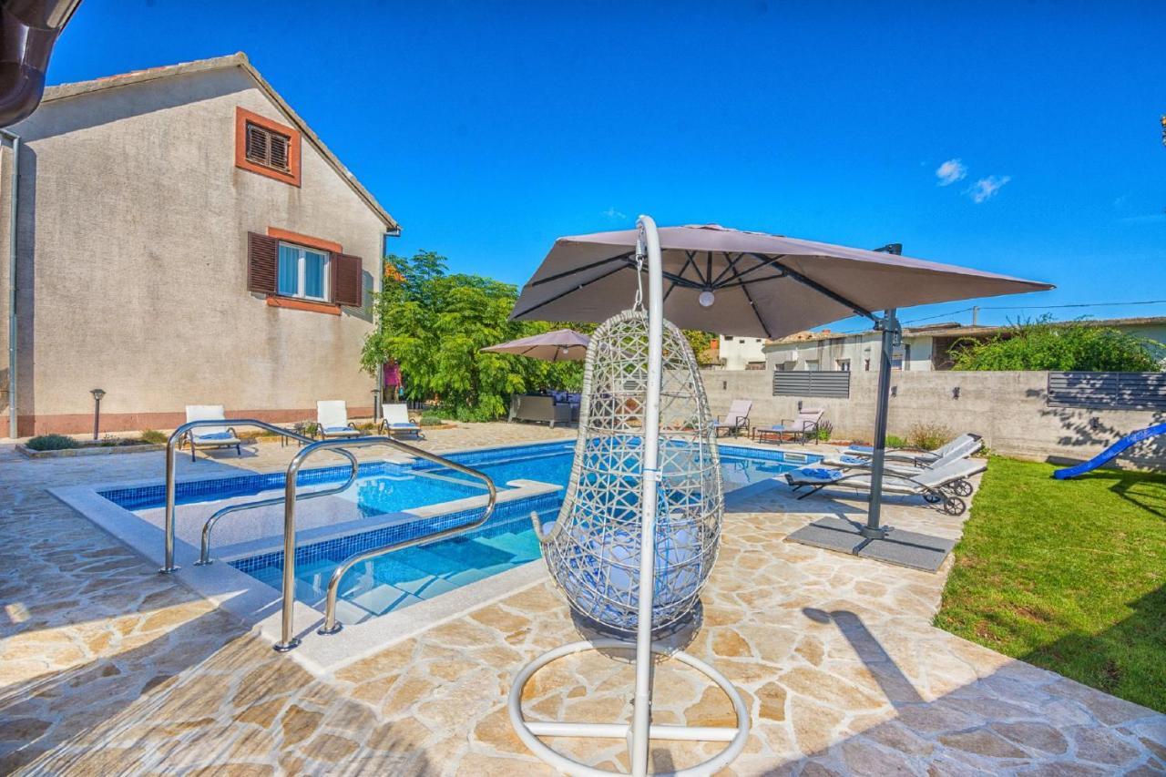 Holiday Home Tower With Private Pool, Sauna And Quads Smilcic Eksteriør bilde