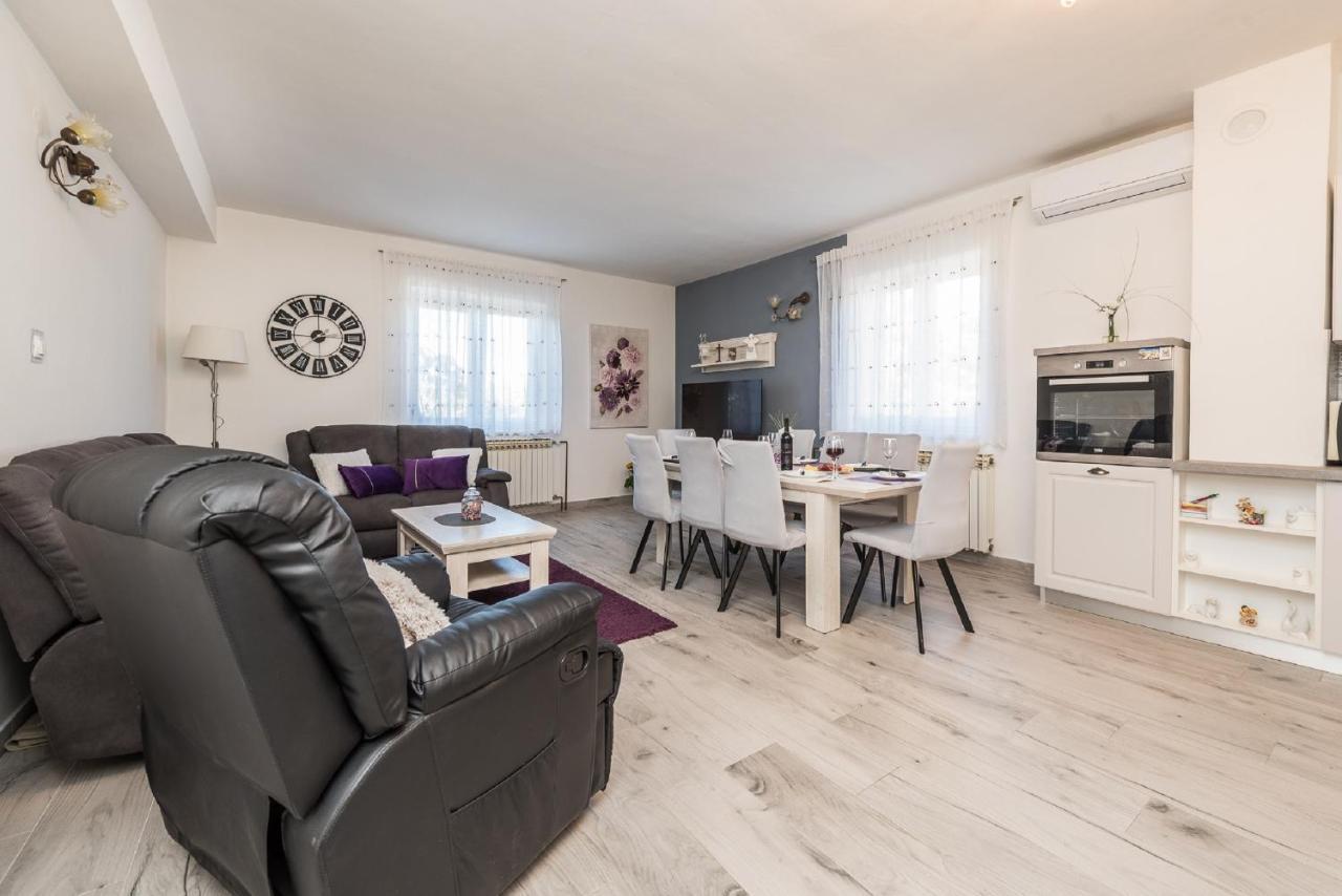 Holiday Home Tower With Private Pool, Sauna And Quads Smilcic Eksteriør bilde