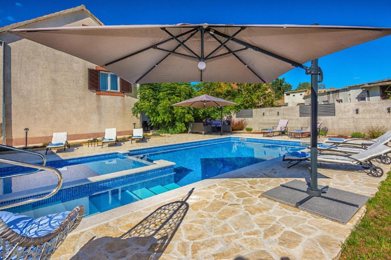 Holiday Home Tower With Private Pool, Sauna And Quads Smilcic Eksteriør bilde
