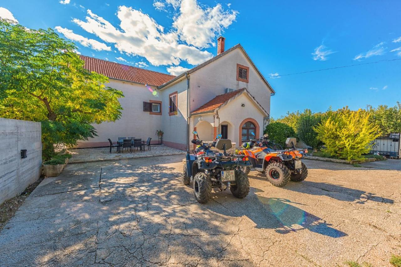 Holiday Home Tower With Private Pool, Sauna And Quads Smilcic Eksteriør bilde
