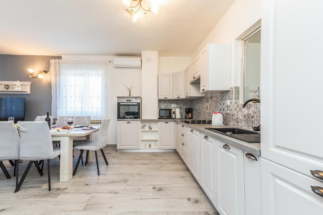 Holiday Home Tower With Private Pool, Sauna And Quads Smilcic Eksteriør bilde