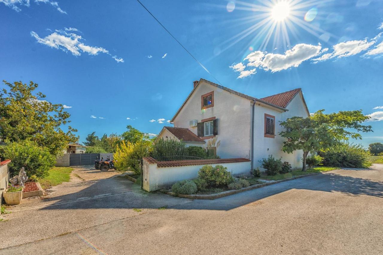 Holiday Home Tower With Private Pool, Sauna And Quads Smilcic Eksteriør bilde