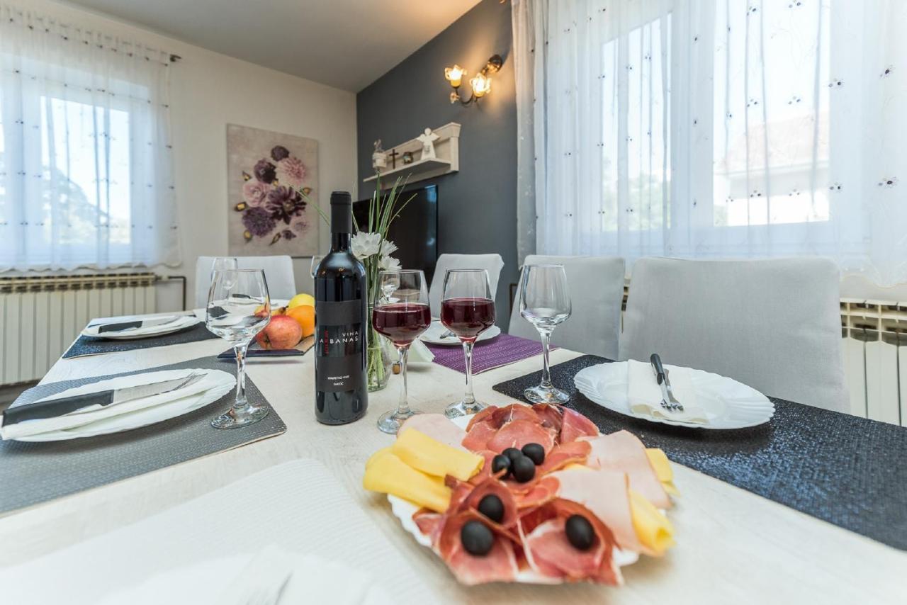 Holiday Home Tower With Private Pool, Sauna And Quads Smilcic Eksteriør bilde