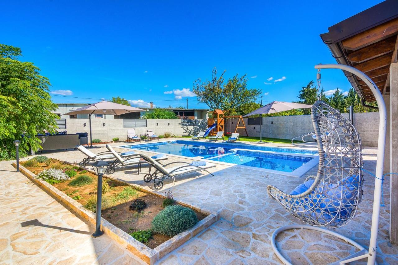 Holiday Home Tower With Private Pool, Sauna And Quads Smilcic Eksteriør bilde